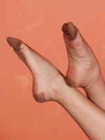 Hanes_RHT_Foot_im13.jpg (37826 bytes)